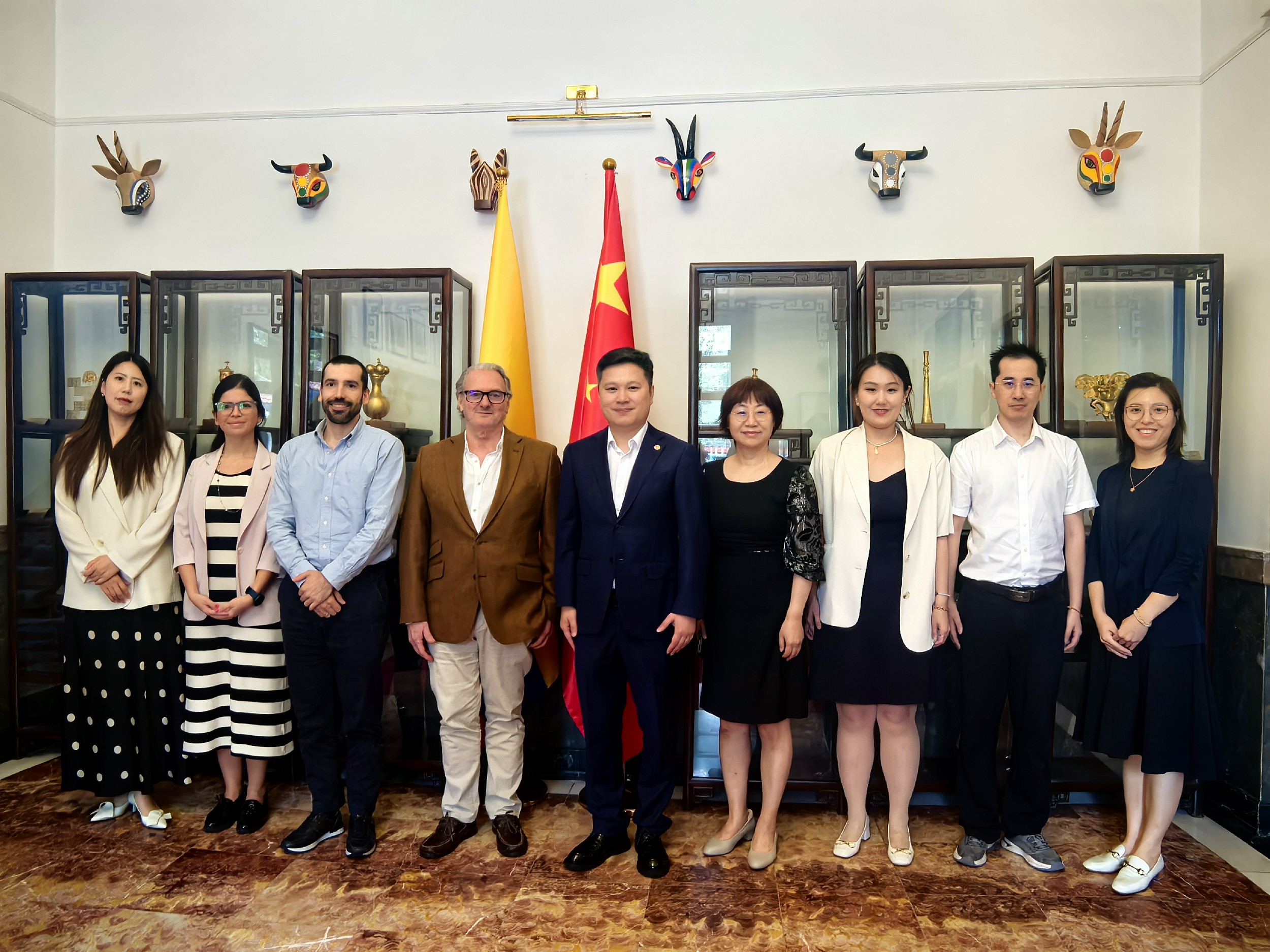 pgͽŮƽ̨-pgͽŮƽ̨ٷ2025°11.22.33.350-ɫԴ